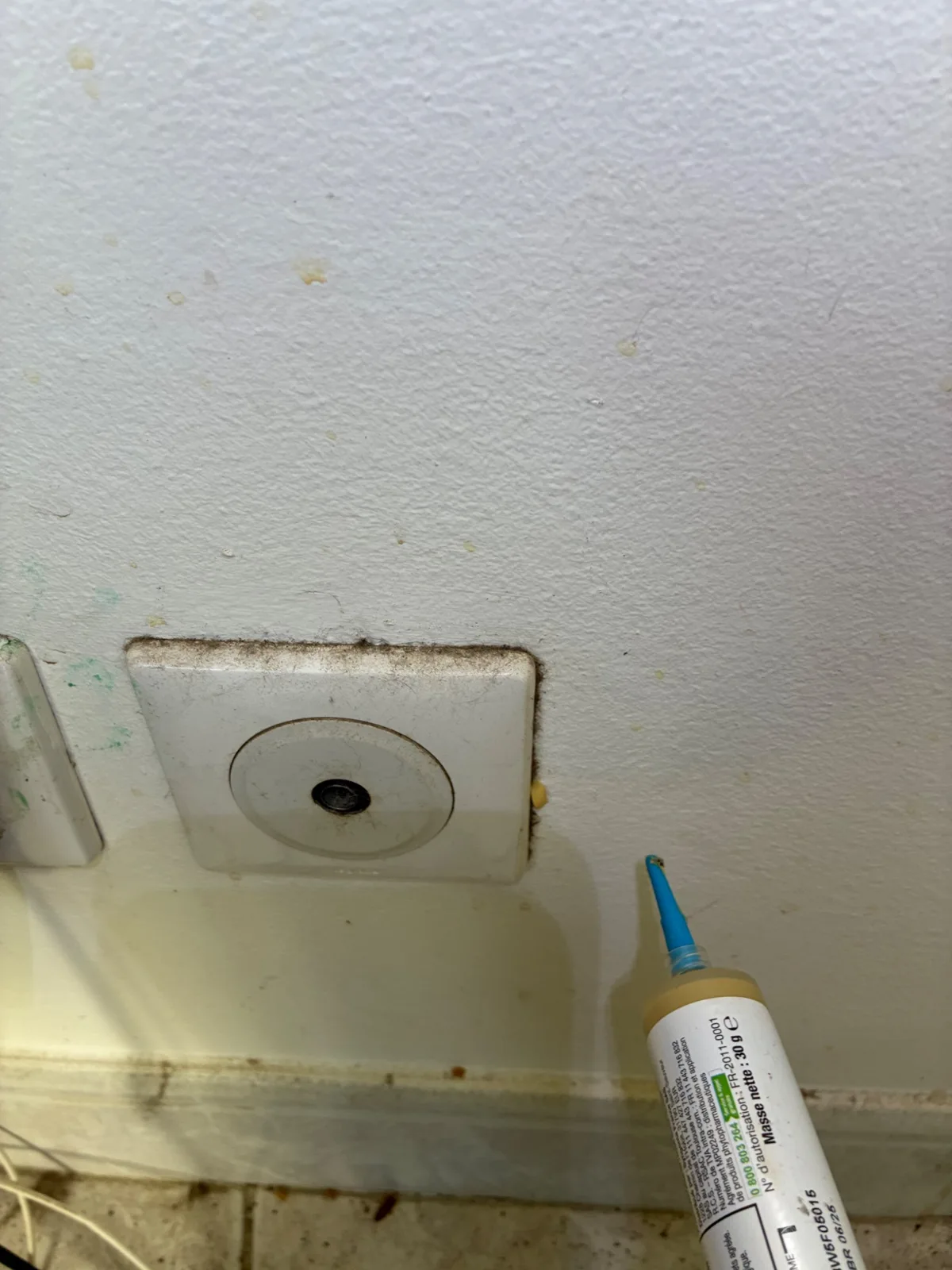 Je cible les zones repérées lors de mon inspection avec une application de gel adaptée.