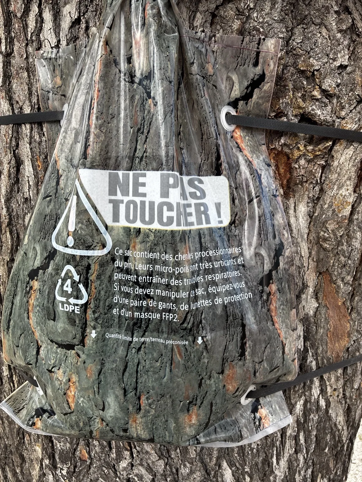 Je rappelle de ne pas toucher au sac collecteur et de me contacter pour son entretien.